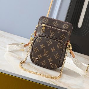 Brown Leather Size 6.3"x7.5"x2.4" Handbag With Adjustable Straps chains BB-921559