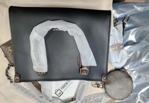2 Colors 9.8"x4.3"x7.5" Leather Chains Totebag with Charm Small Round pocket Adjustable Strap BB-921507 photo review