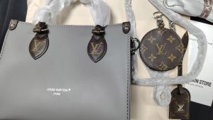 2 Colors 9.8"x4.3"x7.5" Leather Chains Totebag with Charm Small Round pocket Adjustable Strap BB-921507 photo review