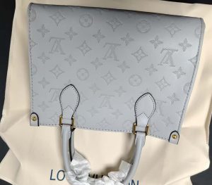 Leather 9.8"x4.3"x7.5" Totebag with Charm Adjustable Strap BB-921504 photo review