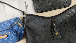 8 Colors Size11.4*9.4*4.7"  Embossing Leather handbag with Square pocket Charm BB-921601 photo review