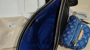 8 Colors Size11.4*9.4*4.7"  Embossing Leather handbag with Square pocket Charm BB-921601 photo review
