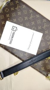 2 Colors 15.0"x9.1"x0.4" Leather Chains Handbag With Black Strap BB-921426 photo review