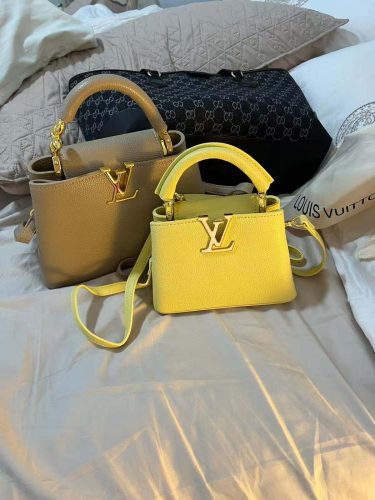 5 Colors Small:8.3"x5.5"x3.1"Big:10.6"x7.1"x3.5" Leather Enamel Chains Totebag With Adjustable Strap BB-921402 photo review