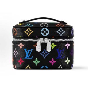 New Big: 7.9"x5.3"x4.7" Small: 5.5"x4.0"x3.3" Leather makeup bag With chains BB-928087