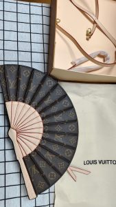 3 Colors Fashion 14.6*7.5" folding fan HandBag BB-921860 photo review