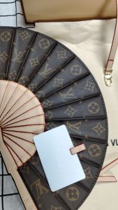 3 Colors Fashion 14.6*7.5" folding fan HandBag BB-921860 photo review