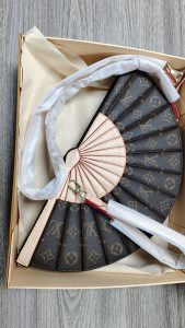 3 Colors Fashion 14.6*7.5" folding fan HandBag BB-921860 photo review