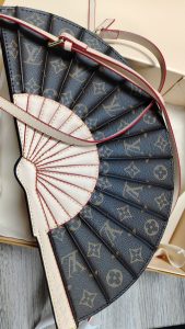 3 Colors Fashion 14.6*7.5" folding fan HandBag BB-921860 photo review