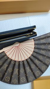 3 Colors Fashion 14.6*7.5" folding fan HandBag BB-921860 photo review