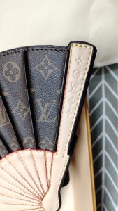 3 Colors Fashion 14.6*7.5" folding fan HandBag BB-921860 photo review