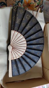 3 Colors Fashion 14.6*7.5" folding fan HandBag BB-921860 photo review