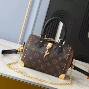 2 Colors Size20.5x16x11cm Woman's Handbag with Chains Strap BB-1606