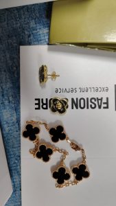 16 Color Fashion 5 Flowers Bracelet QTSL-9110059 photo review