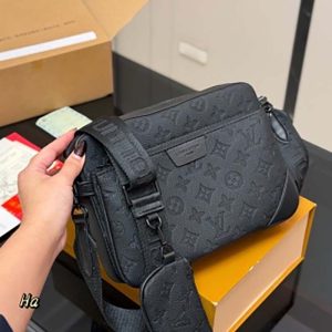 Genuine leather 2 Color Size25x18.5x7cm Messenger bag XQBB-19039