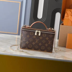 Genuine leather Size11x6.5x19cm Toiletry bag with chains BB-921971