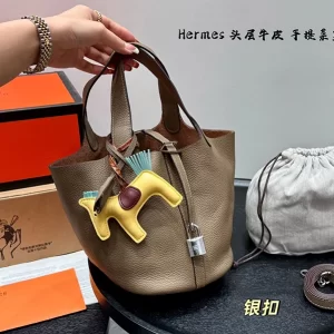 Genuine leather Size7.1"x7.9"(12Colors) Lock Bucket Bag with charm BB-921993