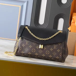 Sheepskin leather (3Colors) Medium29x17x9cm Big30.5x21x12.5cm Woman's Handbag with chains straps BB-16049