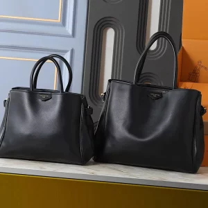 Genuine leather(3 Colors) Medium28.5x22x14.5cm Big35.5x28x17cm (2 Sizes) Totebag with a long strap BB-19050